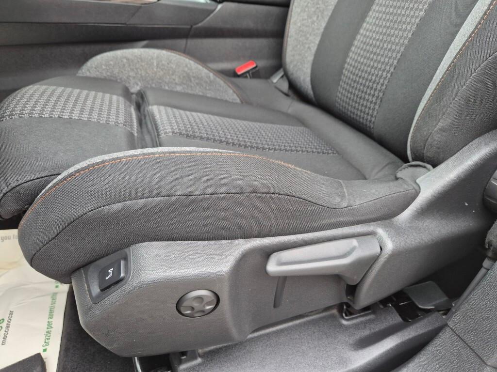 Peugeot 3008 BlueHDi 130CV EAT8 CERCHI-18 CAMERA