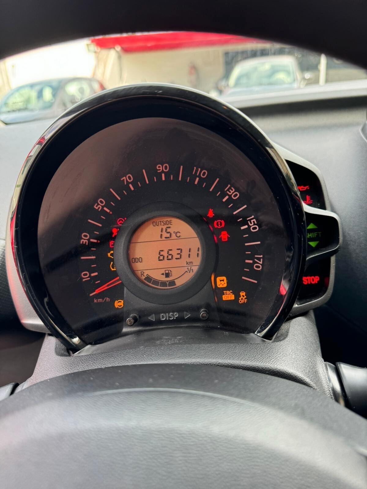 Toyota Aygo Connect 1.0 VVT-i 72 CV 5 porte x-wave