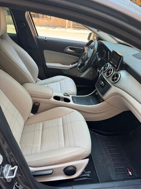 Mercedes-Benz GLA 200d Aut. *FULL OPT.* da VETRINA