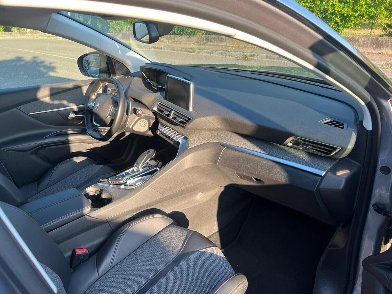 Peugeot 3008 BlueHDi 130 S&S EAT8 Allure