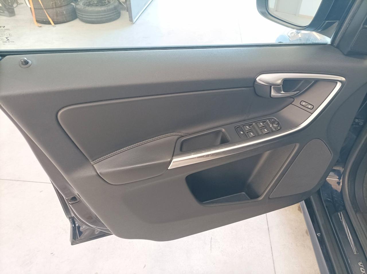 Volvo XC 60 CV 190 D4 Momentum 02/2016