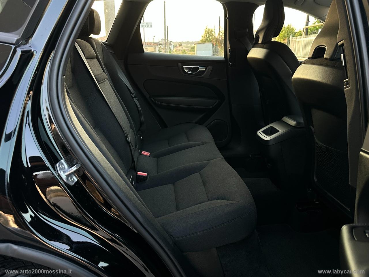 VOLVO XC60 B4 GEARTRONIC MOMENTUM IBRIDO DIESEL/ELETTTICO