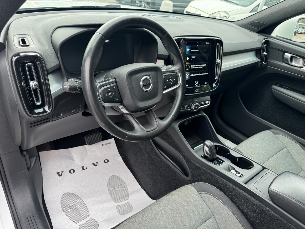 Volvo XC40 T2 Geartronic Momentum Pro