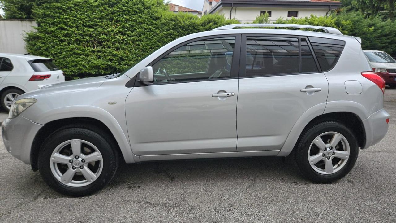 Toyota RAV 4 2.2 D-4D 177 CV Luxury 4x4