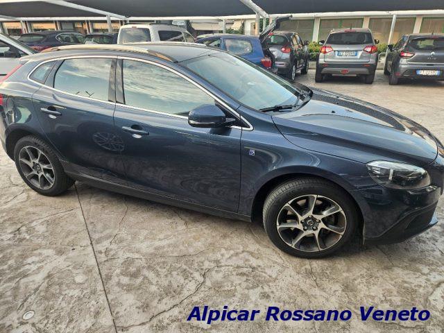 VOLVO V40 D2 R-design cross