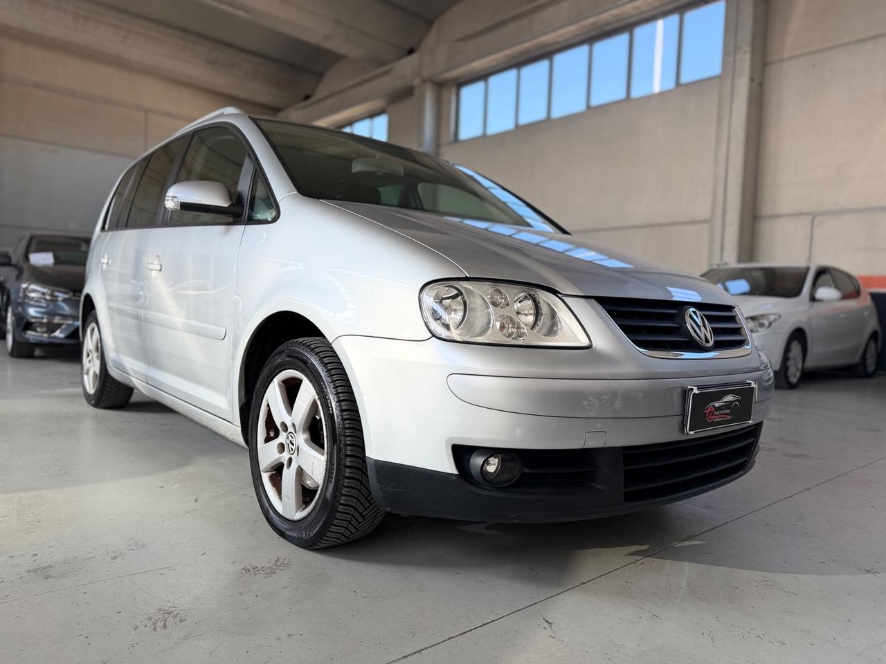 Volkswagen Touran 2.0 16V TDI DSG Highline