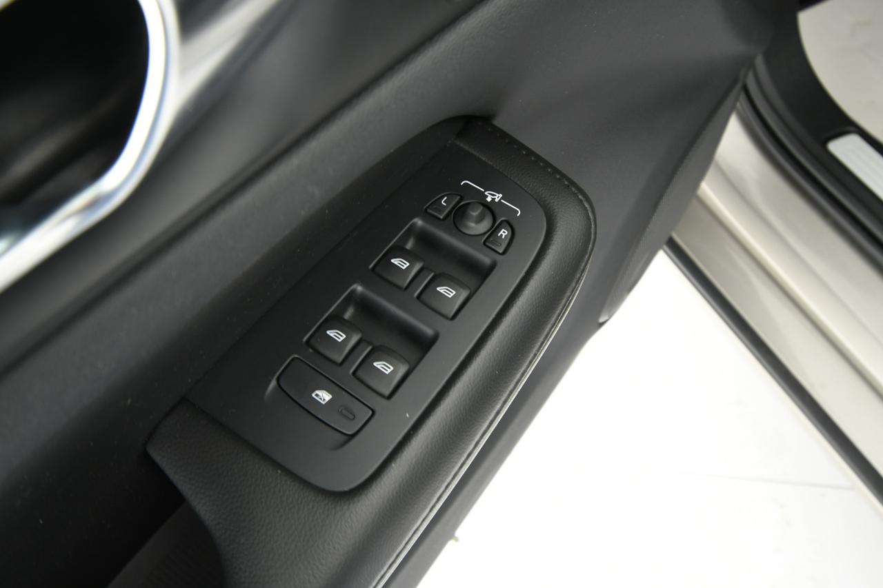 VOLVO V60 2.0 b4 Momentum Business auto NEOPATENTATI+C17"