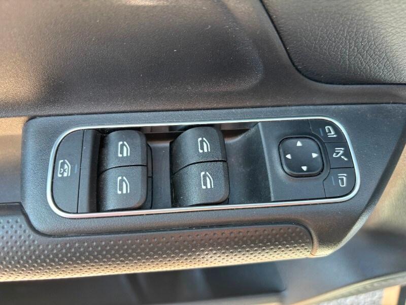 MERCEDES GLB (X247) GLB 200 d Automati...