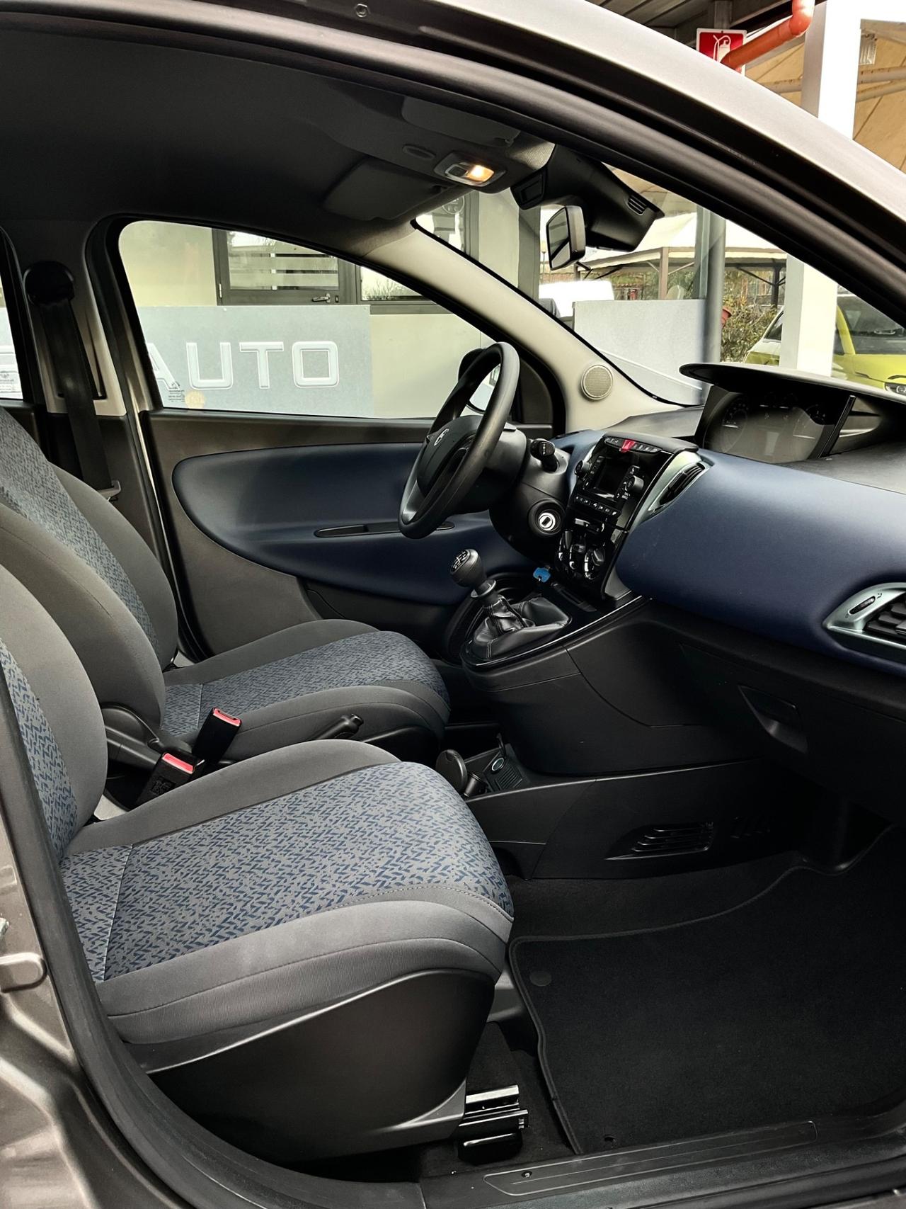 Lancia Ypsilon 1.0 FireFly 5 porte S&S Hybrid Gold