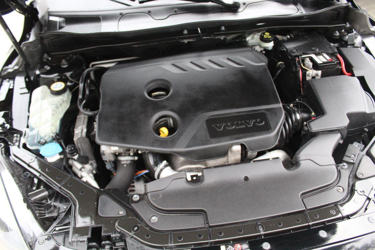 VOLVO - V40 - D2 R-design Kinetic