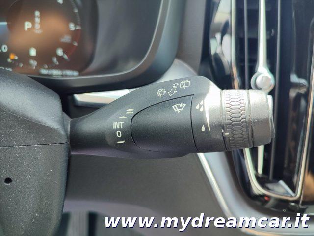 VOLVO XC60 B4 (d) AWD Geartronic Momentum Pro