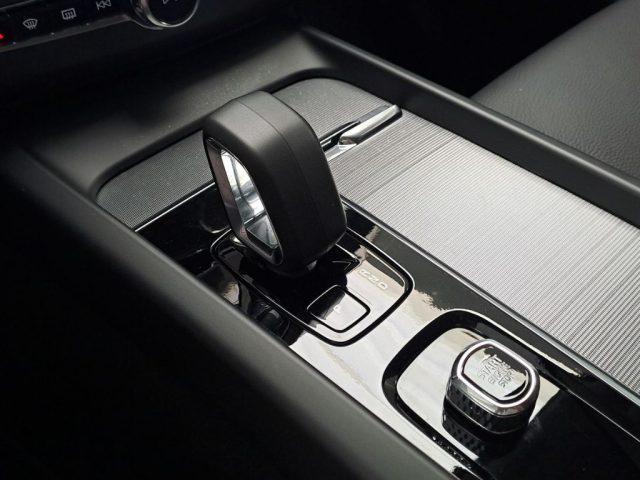 VOLVO XC60 B4 (d) automatico Plus Dark