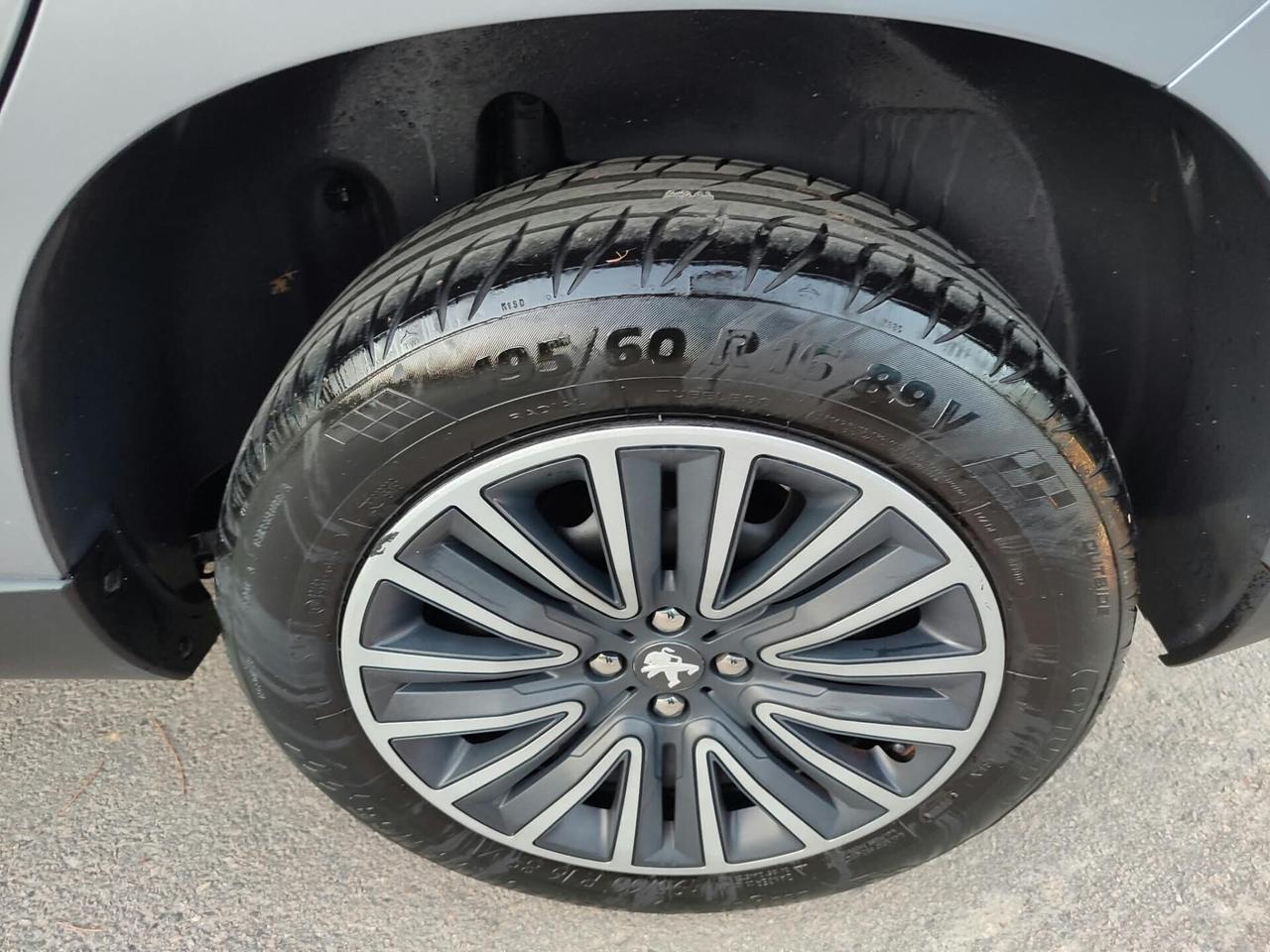 Peugeot 2008 1.6 BlueHDi 75 CV