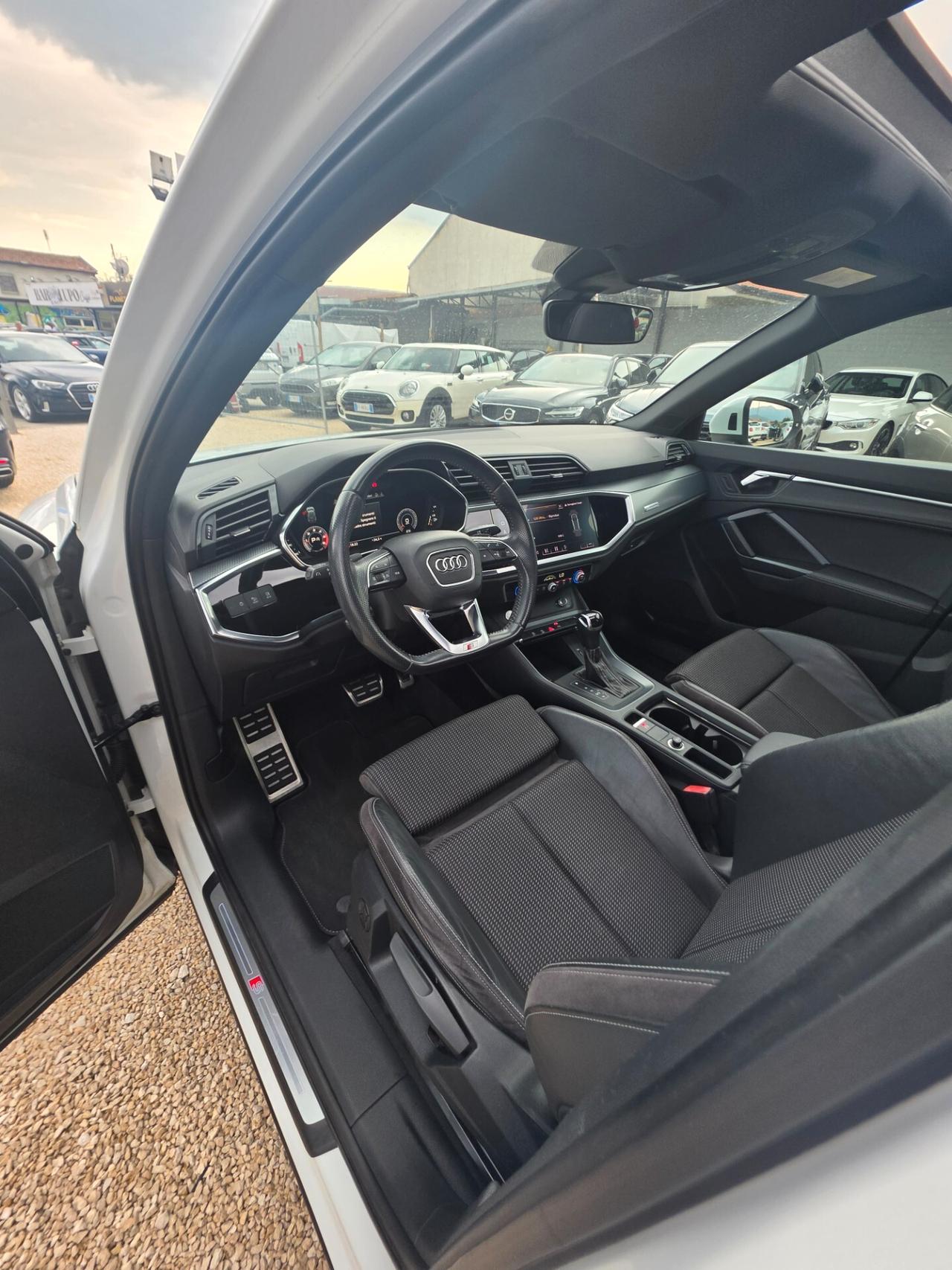 Audi Q3 2.0 TDI 150 CV S tronic line Edition