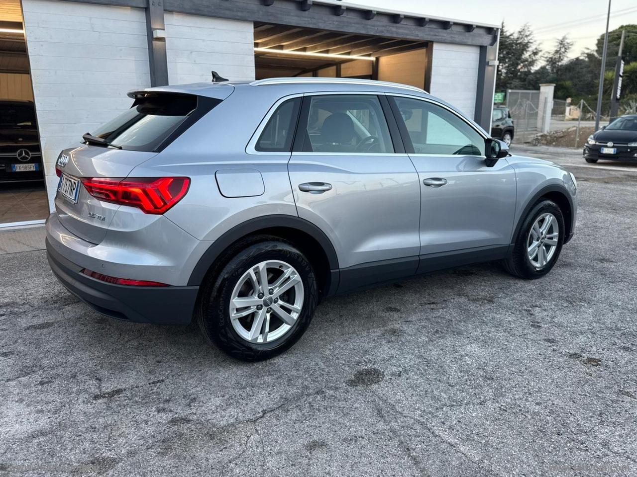 AUDI Q3 35 TDI S tronic Business