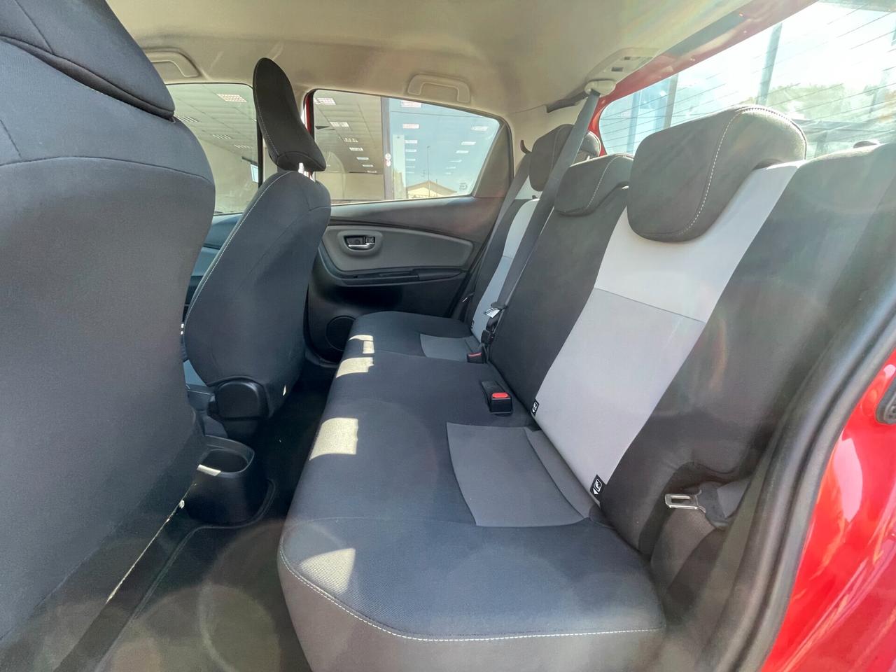 Toyota Yaris 1.0 72 CV 5 porte Lounge X NEOPATENTATI