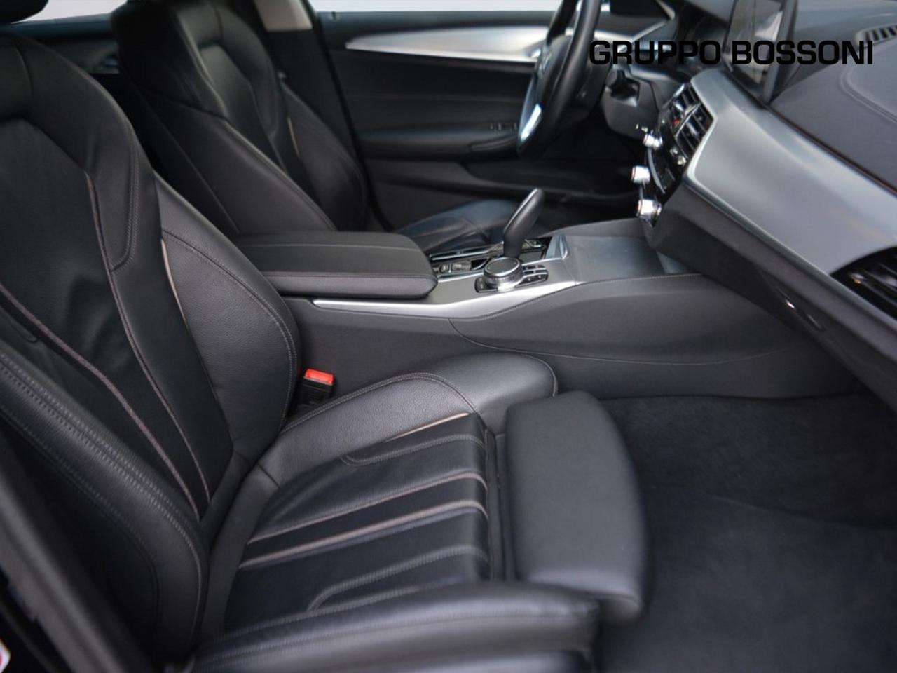 BMW Serie 5 touring 518d mild hybrid 48v luxury steptronic