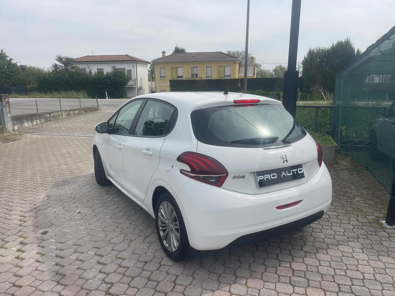 Peugeot 208 PureTech 82 5 porte Allure