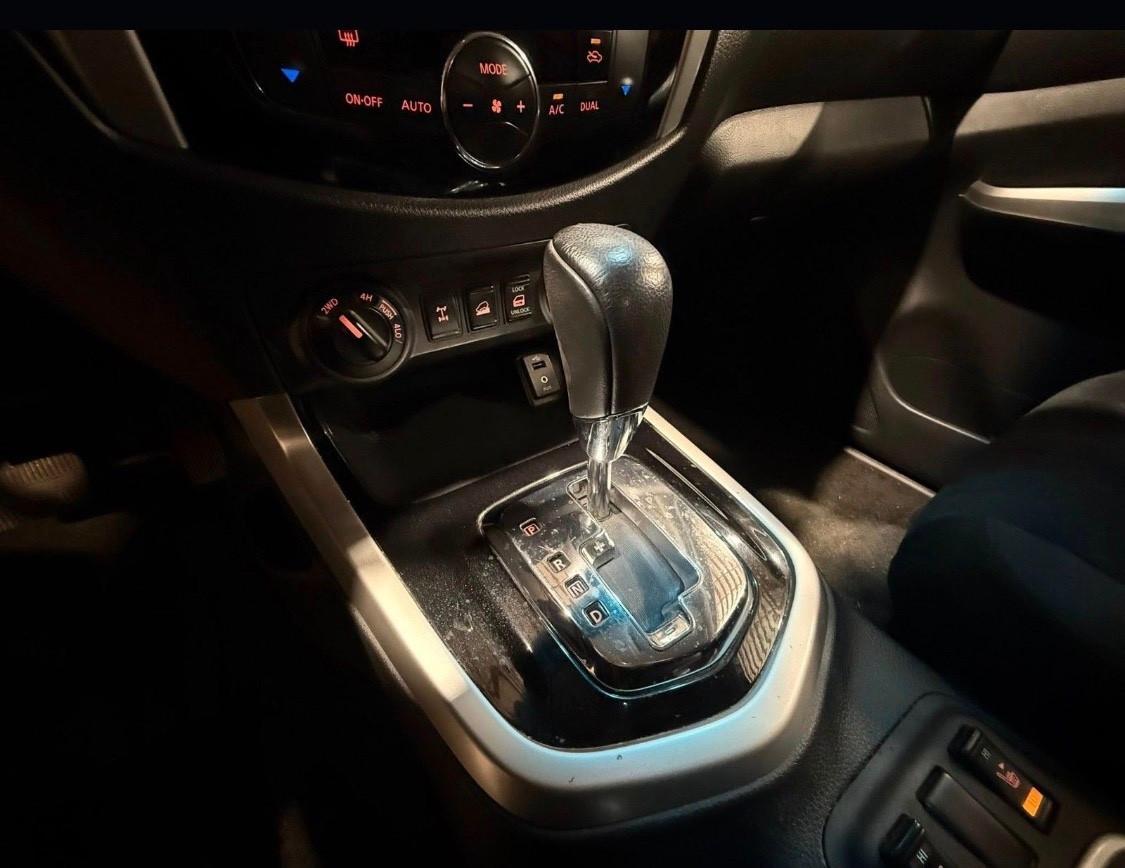 Nissan Navara 2.3 dCi 190 CV 7AT 4WD Double Cab N-Connecta