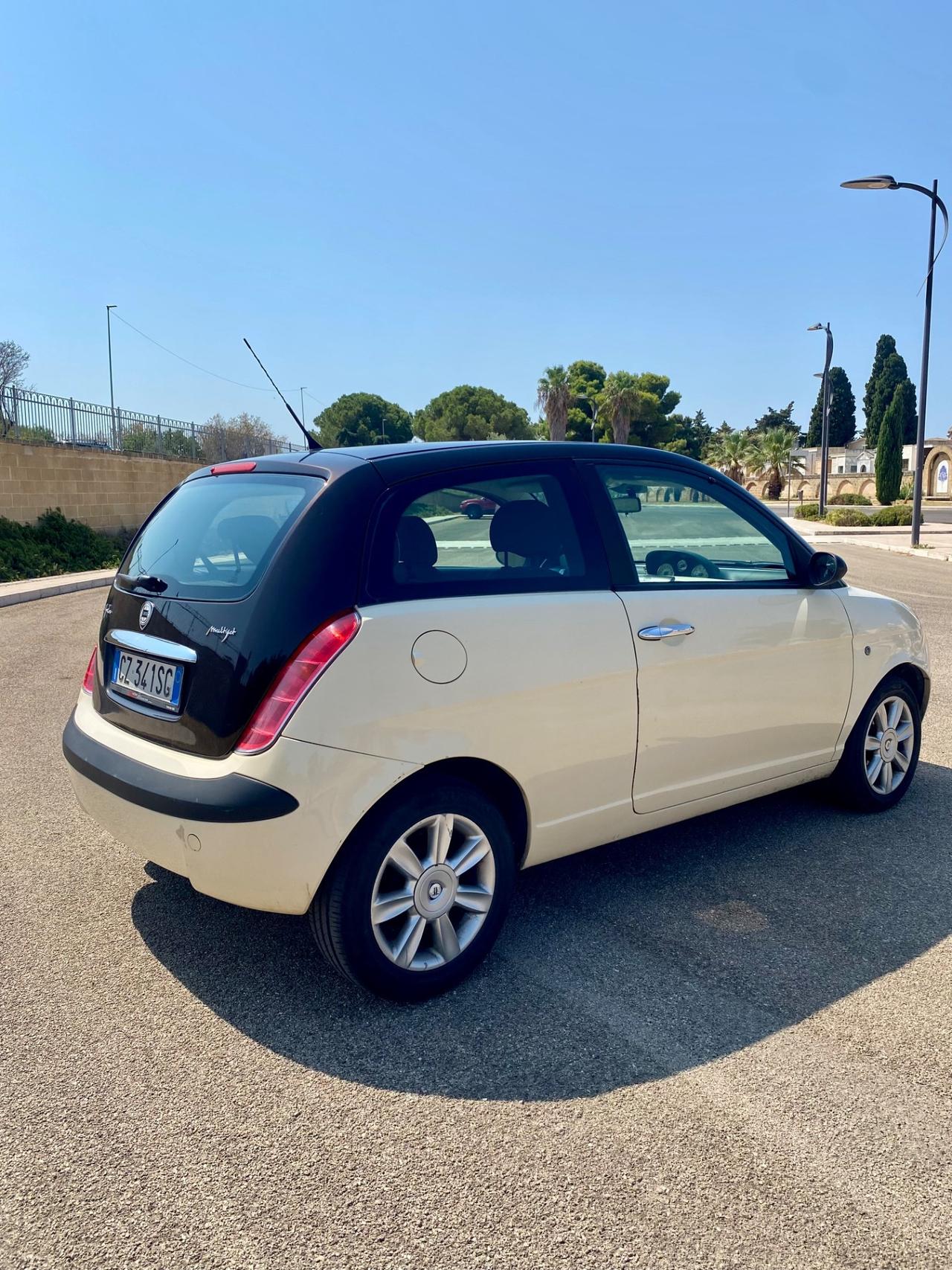 Lancia Ypsilon 1.3 MJT 70cv Automatico