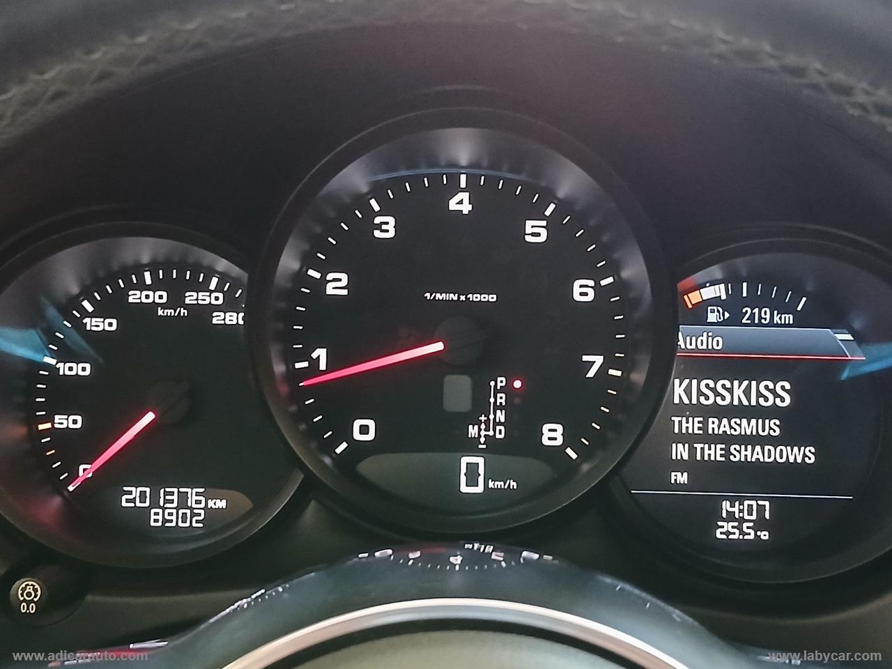 PORSCHE Macan 2.0