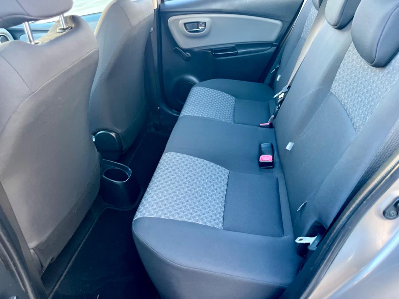 Toyota Yaris 1.0benz 2015 118.000km euro6 per neopatentati