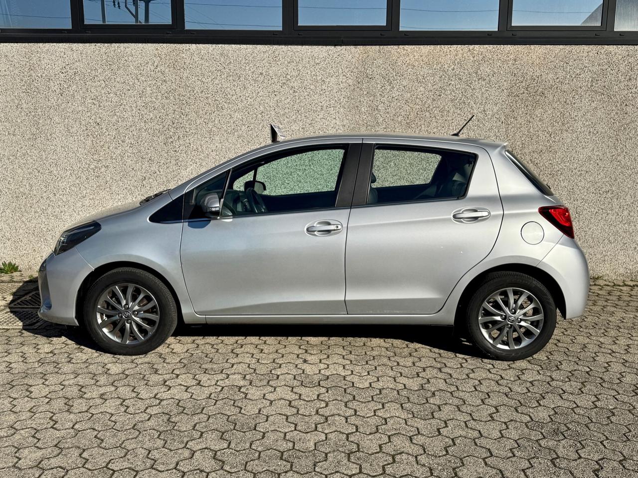 Toyota Yaris 1.3 5 porte Lounge Multidrive S