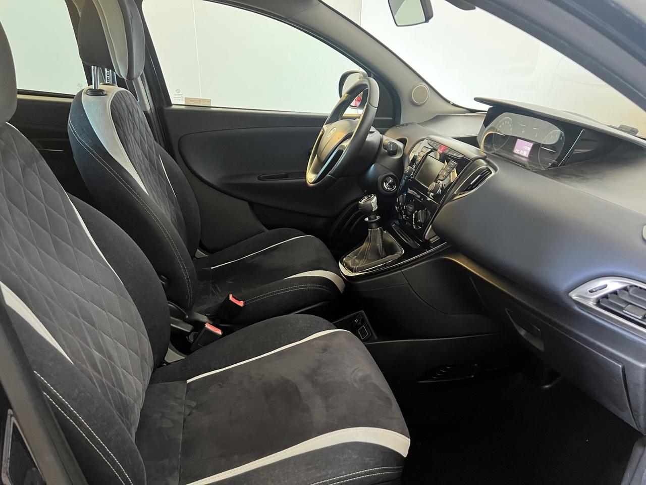 Lancia Ypsilon 1.2 69 CV 5 porte Mya