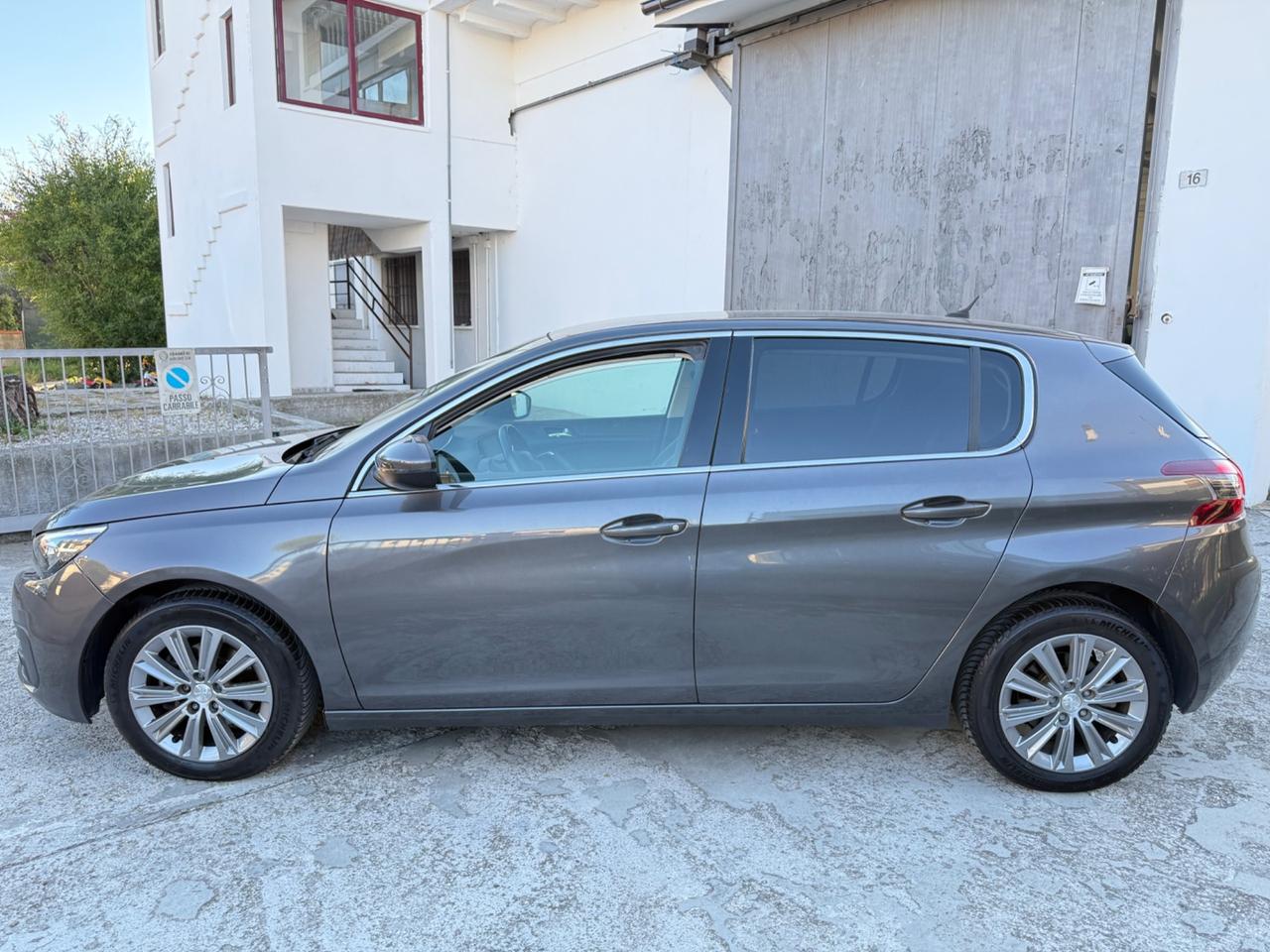 Peugeot 308 1.2 Turbo Benzina POCHI KM 2021 NEOPAT