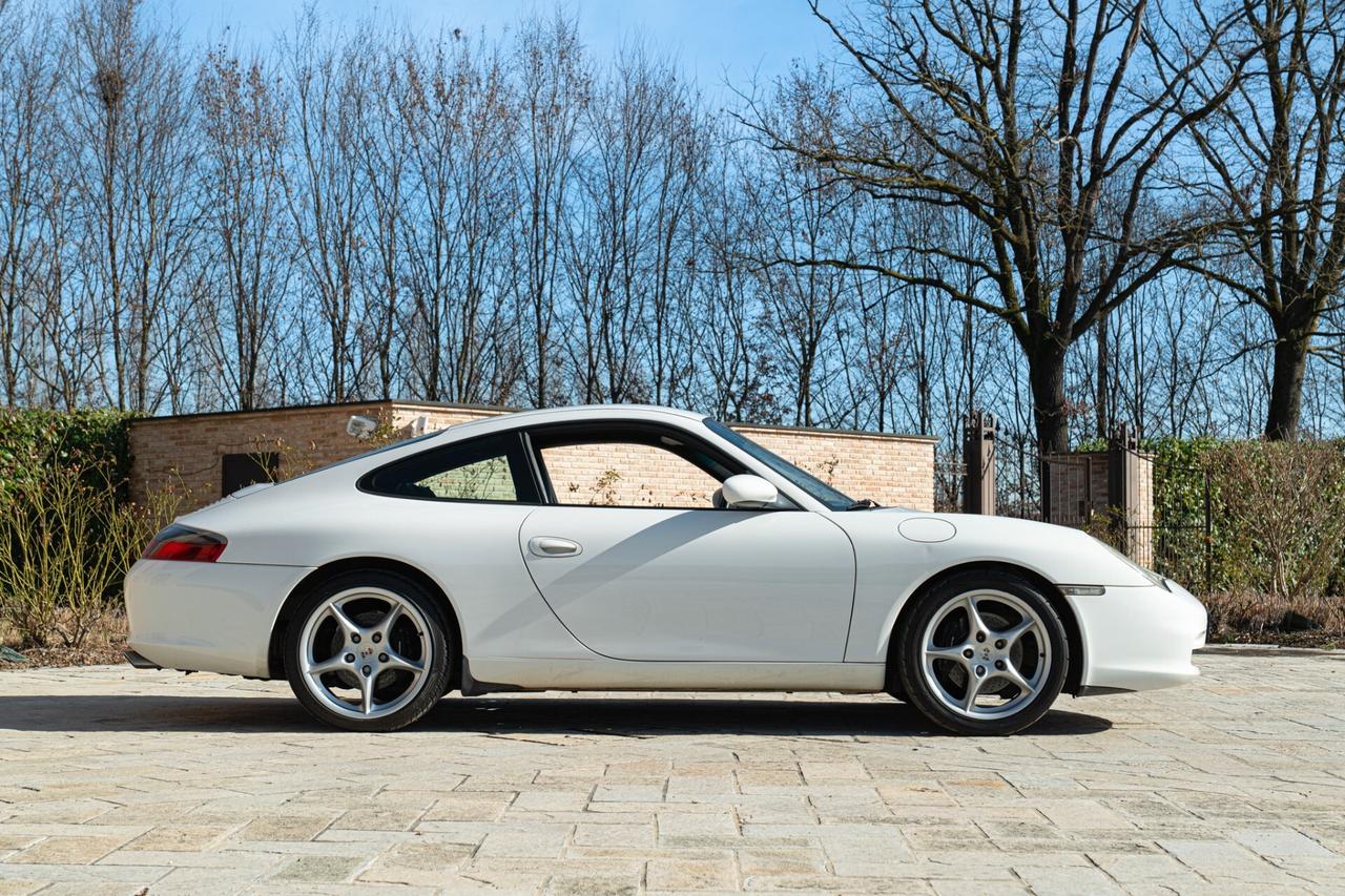 Porsche 996 (911) CARRERA - POR00271
