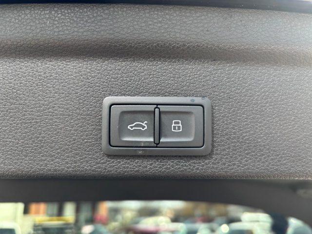 AUDI Q3 SPB 40TDI Quattro Black line TETTO PANORAMA APRI