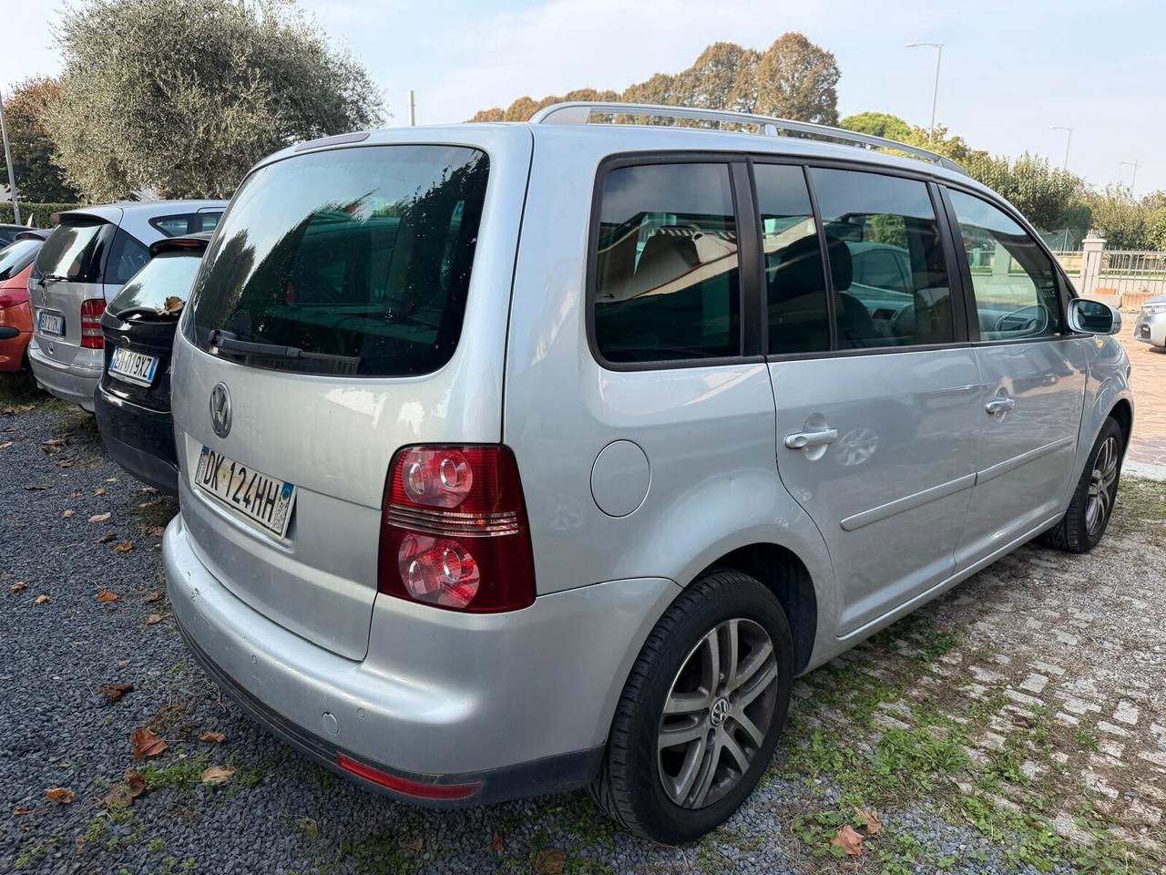 Volkswagen Touran 2.0 Trendline Ecofuel 7 POSTI NEOPATENTATI