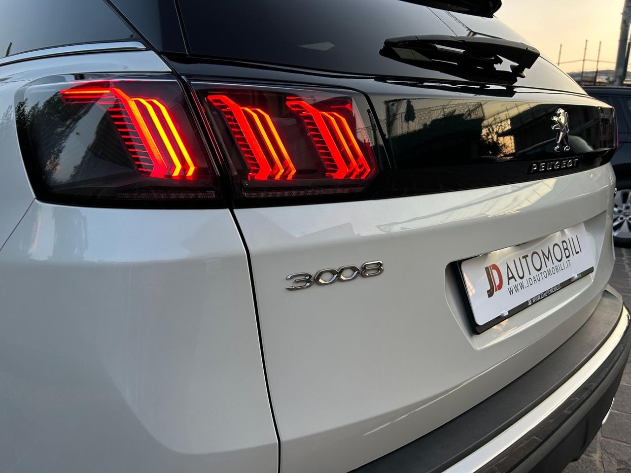 Peugeot 3008 Hybrid4 300 e-EAT8 GT