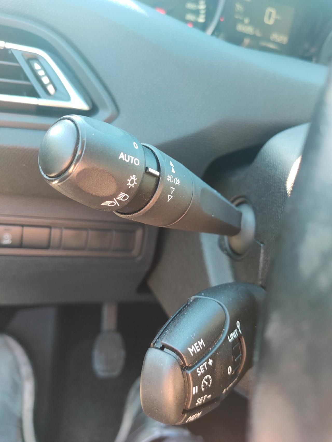 Peugeot 308 BlueHDi 100 S&S Business