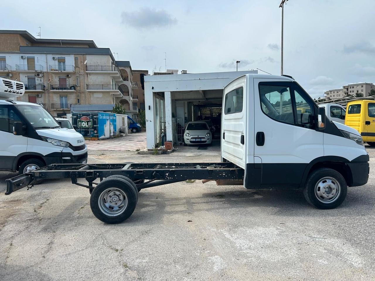 Iveco Daily 35C15 a telaio o frigo passo 3450