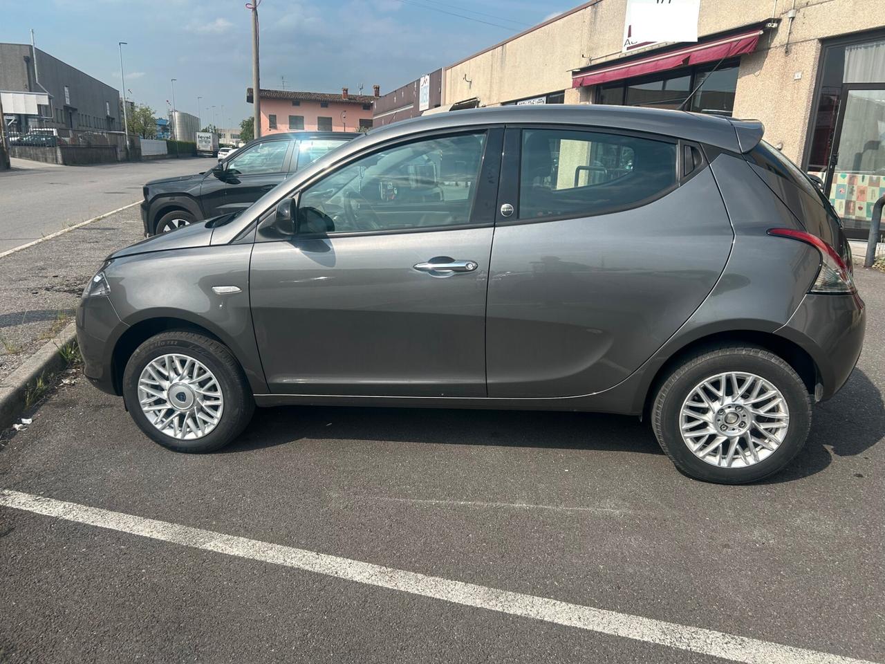 Lancia Ypsilon 0.9 TwinAir 85 CV 5 porte Metano Ecochic Gold