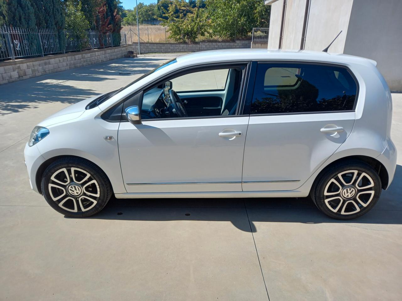 Volkswagen up! 1.0 75 CV 5p. high