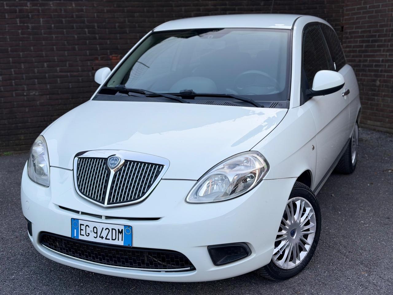 Lancia Ypsilon 1.3 MJT 75 CV Unyca