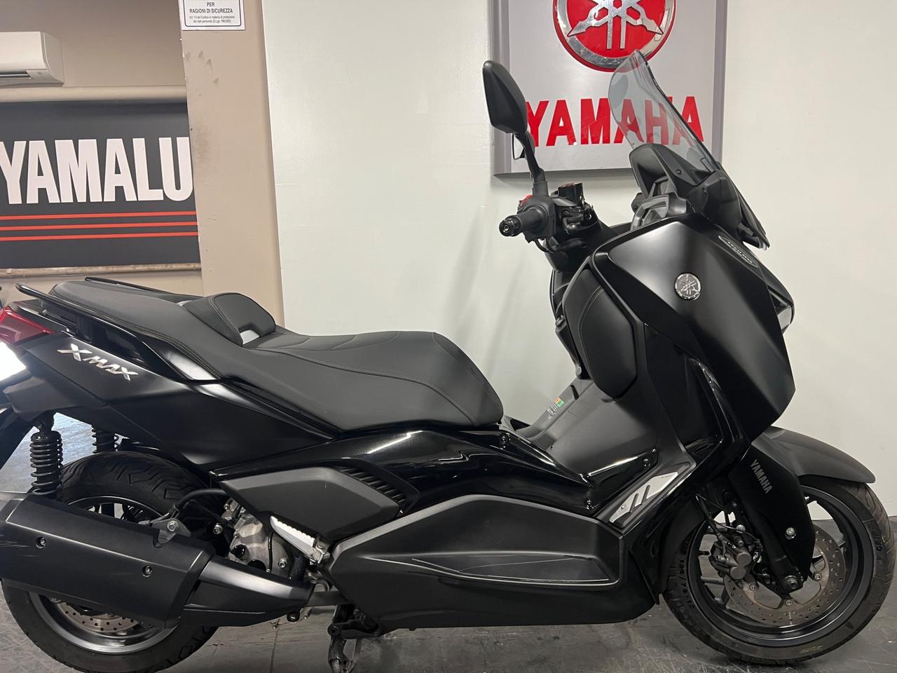 Yamaha X-Max 300 Tech max