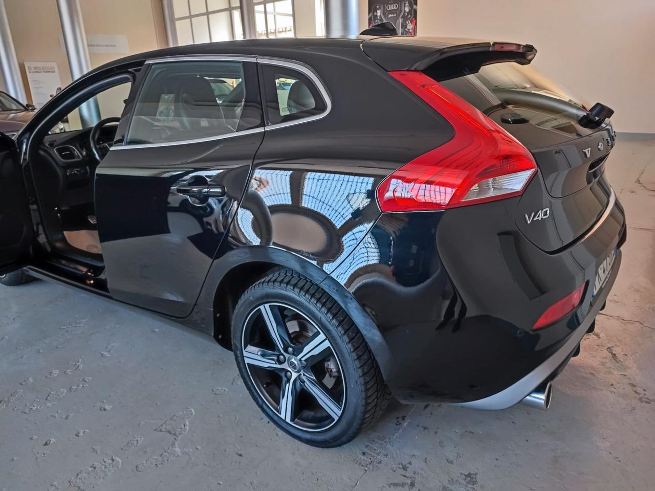 Volvo V40 D2 R-design