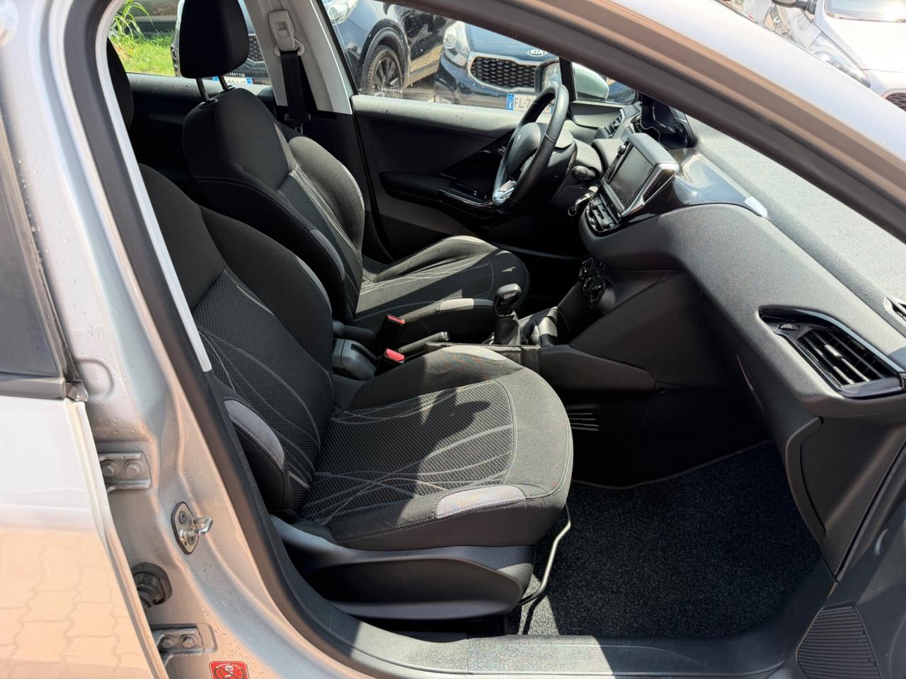 Peugeot 208 1.4 HDi 68 CV 5 porte Allure