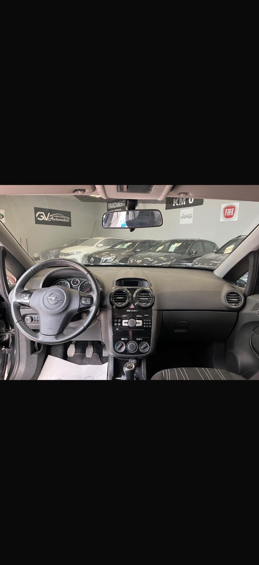 Opel Corsa 1.2 5 porte Cosmo