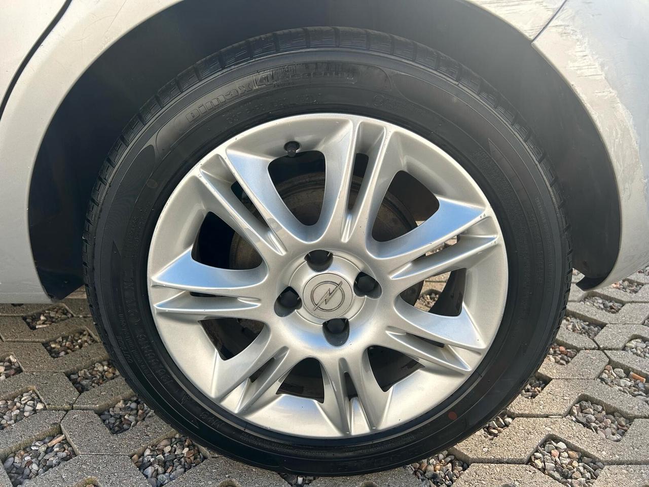 Opel Corsa 1.2 5 porte Cosmo