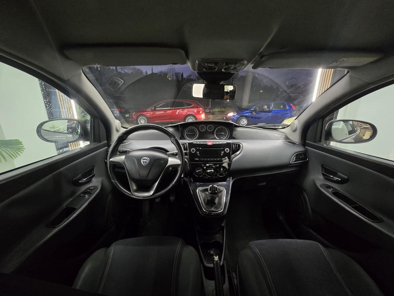 Lancia Ypsilon 1.3 MJT 75 CV Unyca