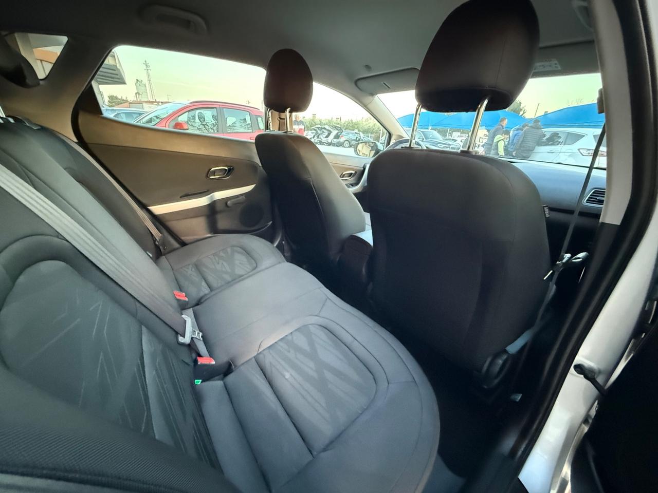 Kia Ceed - 1.6 CRDi 110 CV 5 porte - Neopatentati