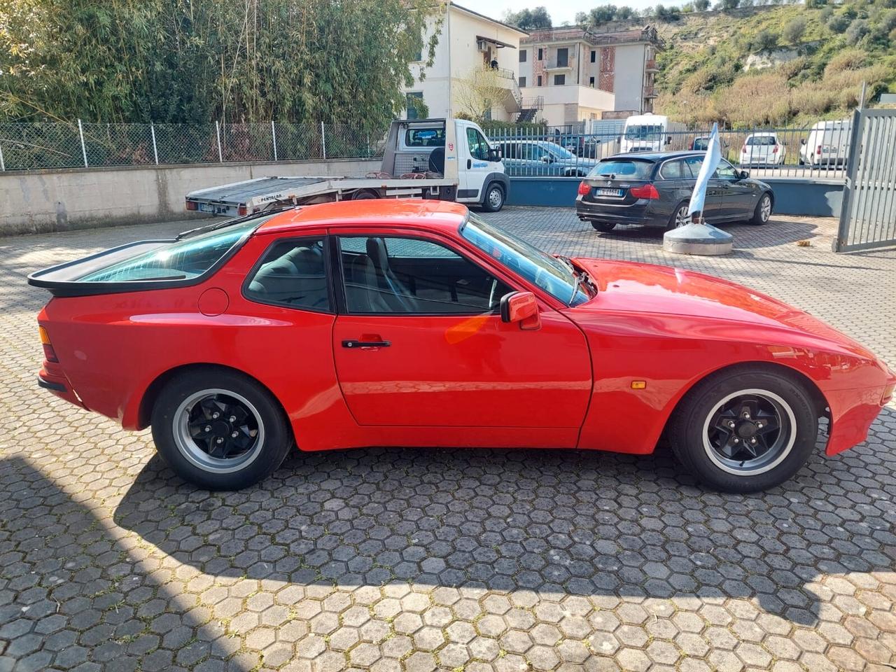 Porsche 944