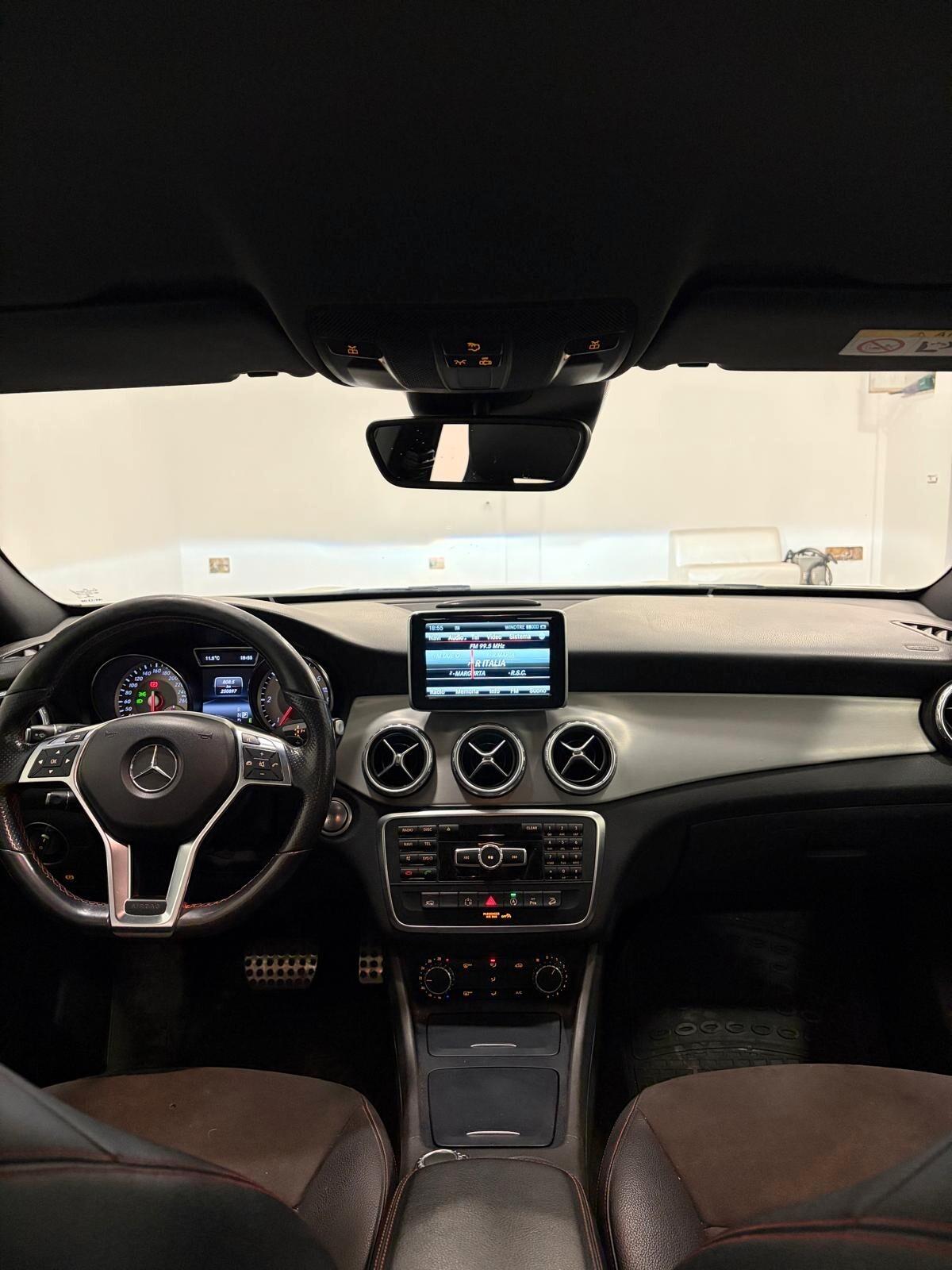 Mercedes-benz GLA 200 CDI Automatic 4Matic Premium AMG