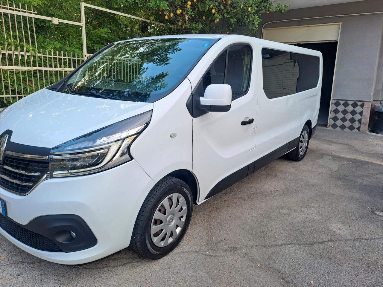 Renault Trafic T27 2.0 dCi 120CV PC-TN Intens 9 POSTI