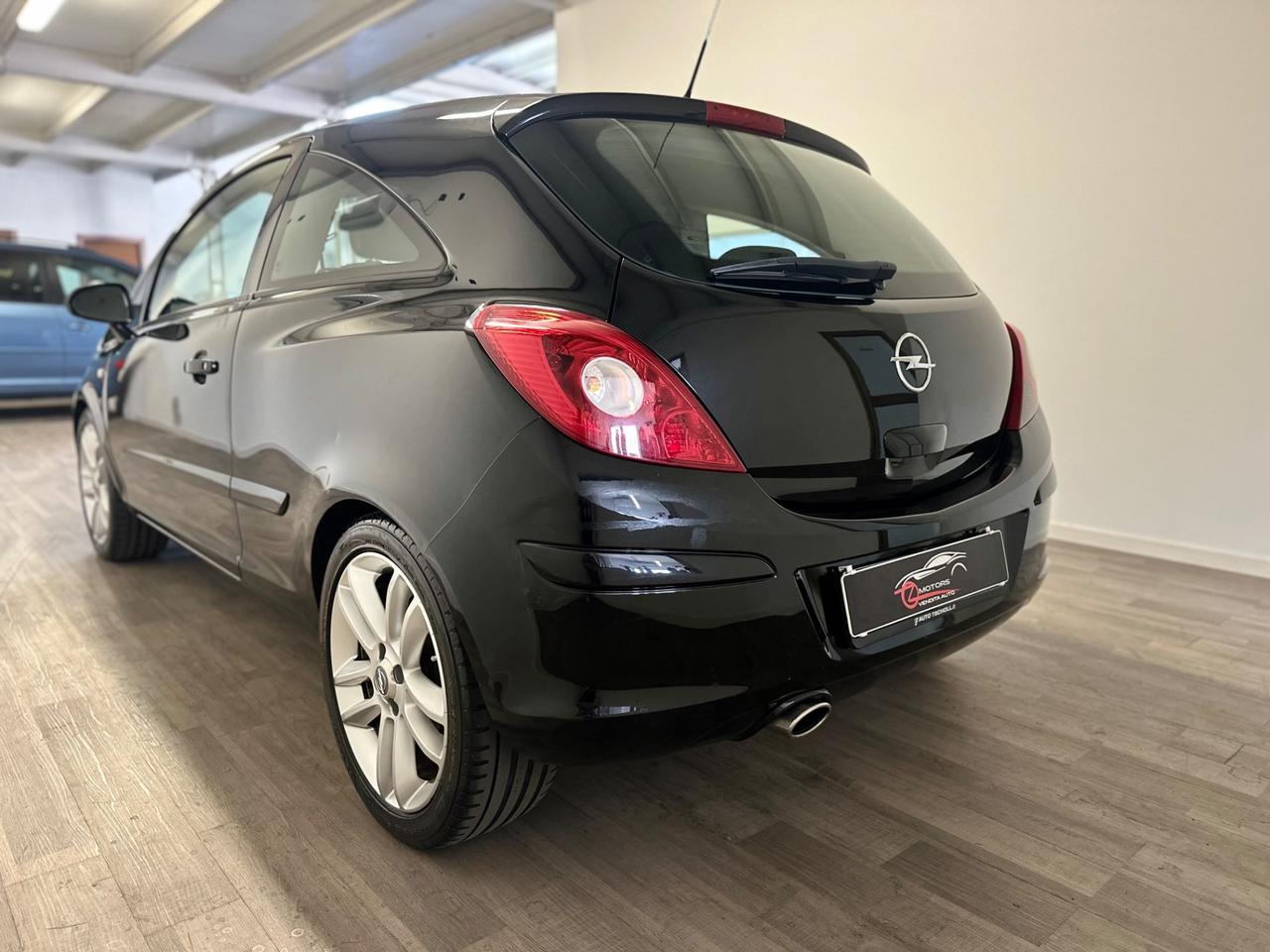 Opel Corsa 1.4 16V 3 porte Sport NEOPATENTATI