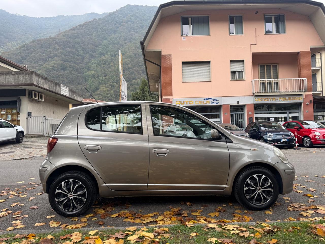 Toyota Yaris 1.0i 16V cat 5 porte OK NEOPATENTATI